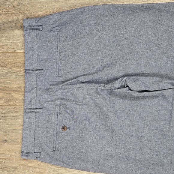 Old Navy light blue Ultimate Straight cotton chambray pants, size 32×34, NWT - Picture 7 of 11